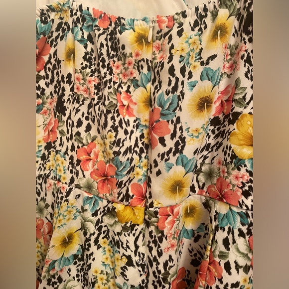 TOXIK 3 -PLUS SIZE 2X -FLORAL SEXY ROMPER SHORTS- VIBRANT - Picture 9 of 10